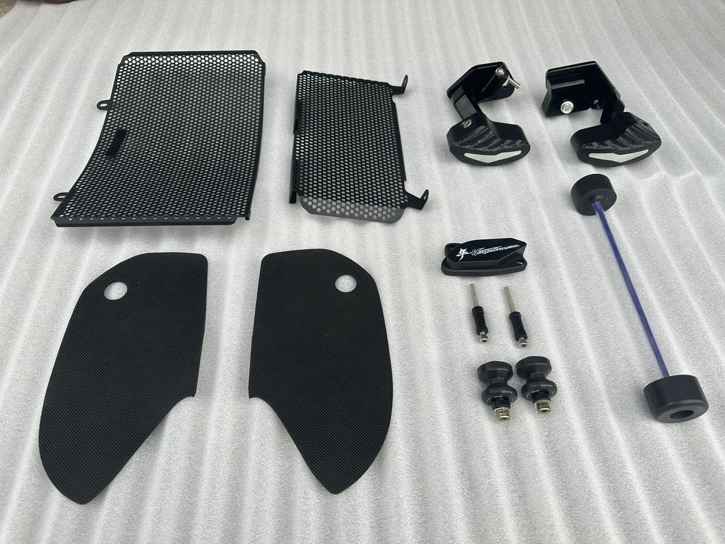 hayabusa generation 3 COMBO KIT Suzuki Hayabusa Gen3 – 2023 (WINDSHIELD , REAR SEAT COWL, FRAME SLIDER, KNEE PADS , RADIATOR GRILL SET, CRANK CASE COVER ,SPOOLS ,FORK SLIDER )