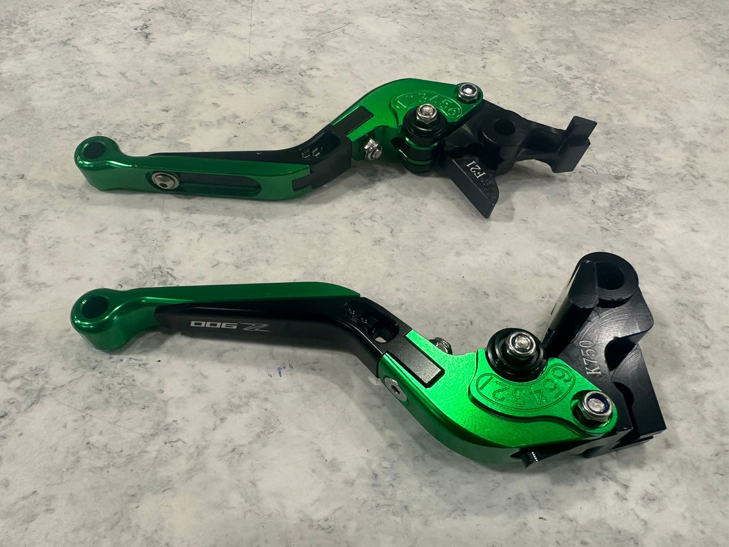 Motocycle Brake Clutch Levers Set Foldable Brake Levers Extendable with Z Logo Compatible with Kawasaki Z900 Z 900 (Green)