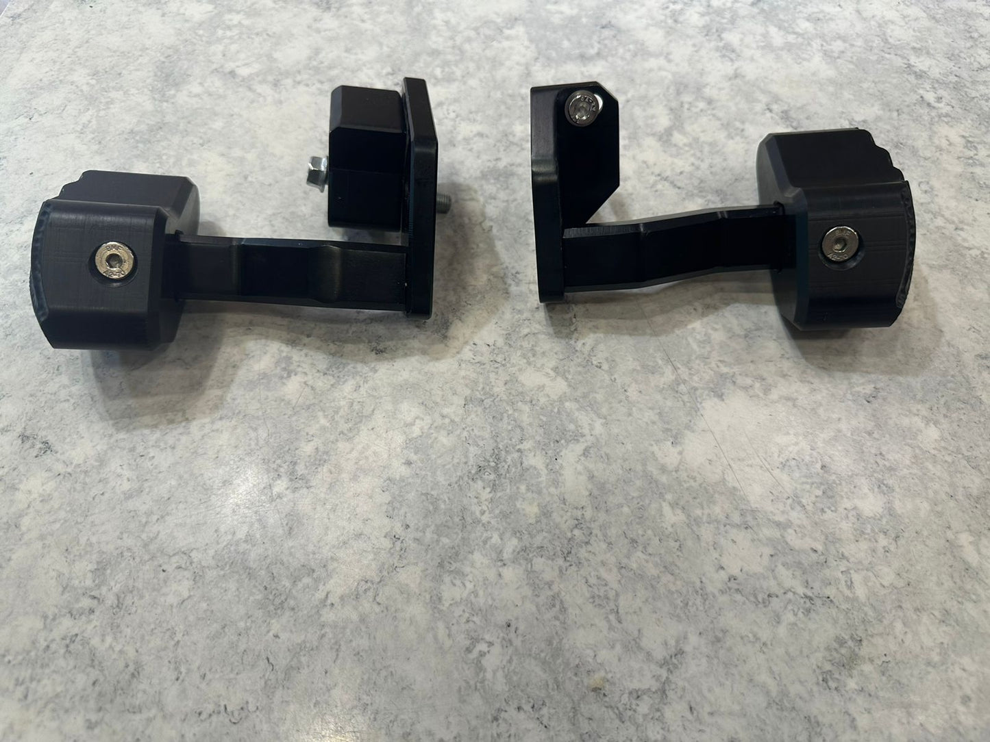 Suzuki hayabusa generation 3 Black Frame Sliders No Cut for Suzuki Hayabusa Gen3 – 2023
