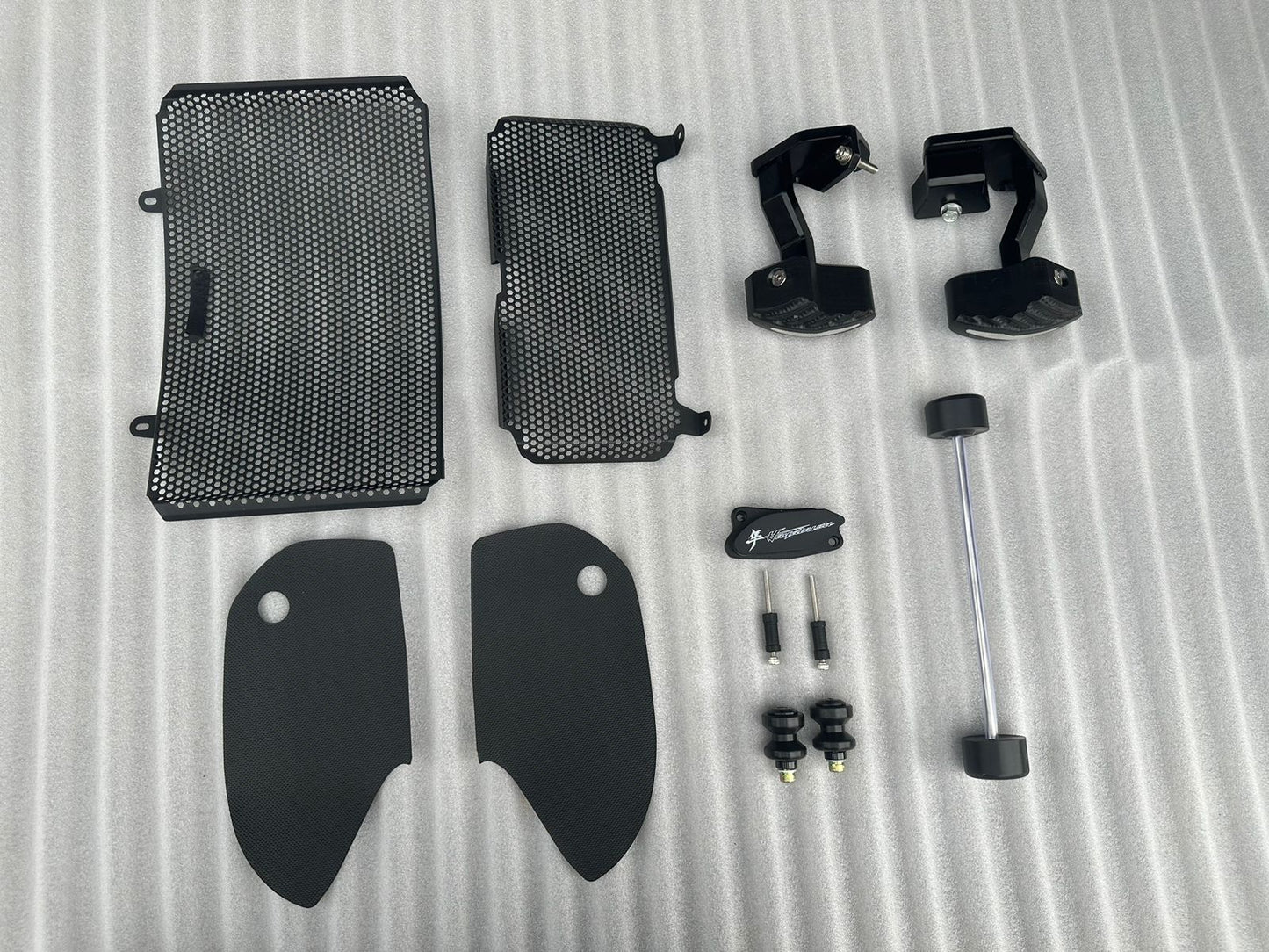 hayabusa generation 3 COMBO KIT Suzuki Hayabusa Gen3 – 2023 (WINDSHIELD , REAR SEAT COWL, FRAME SLIDER, KNEE PADS , RADIATOR GRILL SET, CRANK CASE COVER ,SPOOLS ,FORK SLIDER )