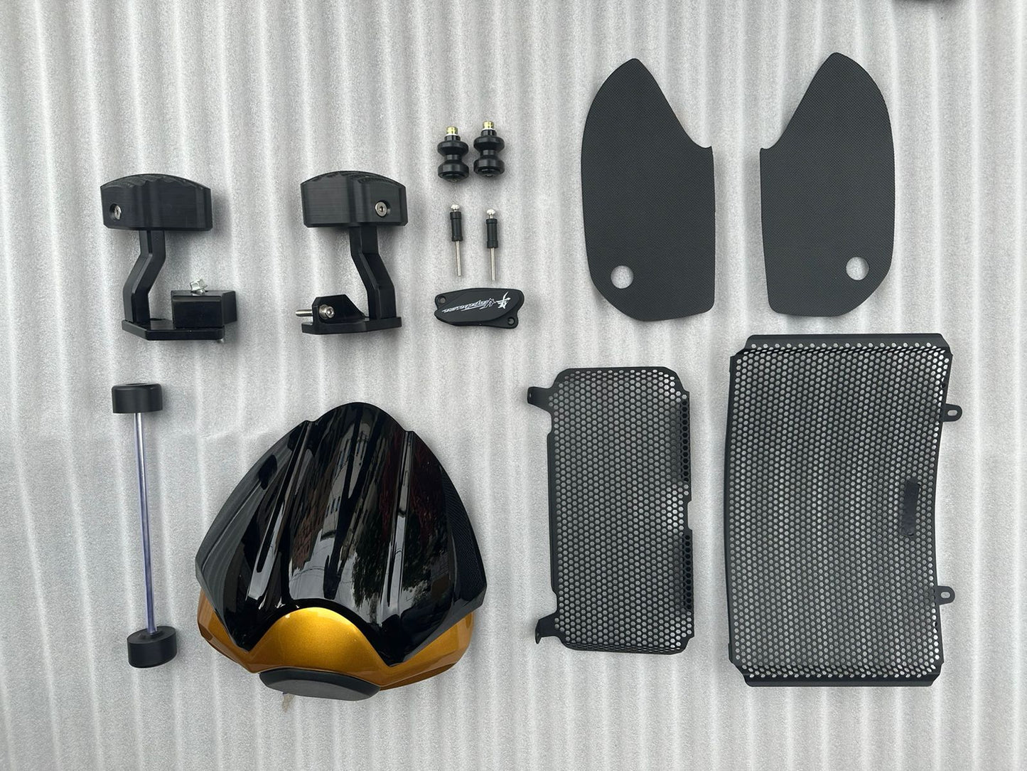 hayabusa generation 3 COMBO KIT Suzuki Hayabusa Gen3 – 2023 (WINDSHIELD , REAR SEAT COWL, FRAME SLIDER, KNEE PADS , RADIATOR GRILL SET, CRANK CASE COVER ,SPOOLS ,FORK SLIDER )