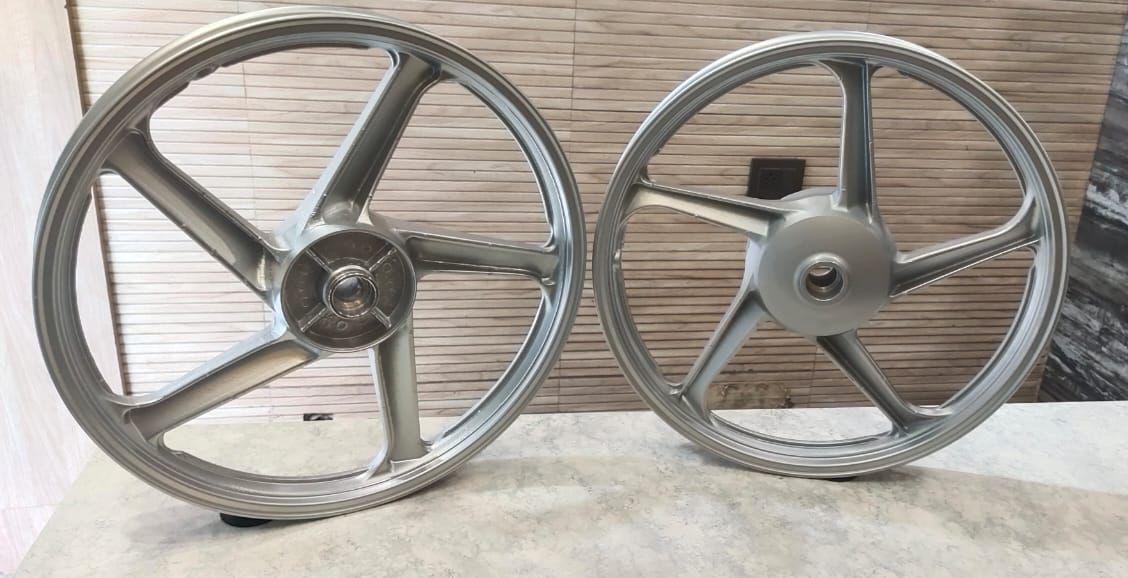 SPLENDOR 5 SPOKE ORIGINAL SILVER ALLOY WHEELS TYPE DESIGN FOR SPLENDOR SMALL DRUM.