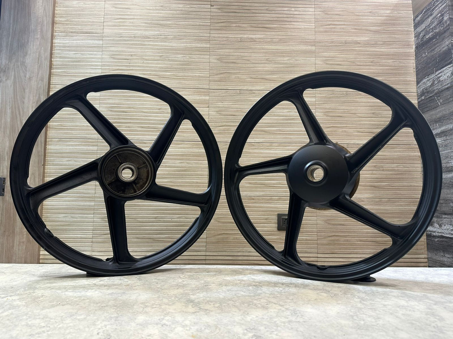 SPLENDOR 5 SPOKE ORIGINAL BLACK ALLOY WHEELS TYPE DESIGN FOR SPLENDOR BIG DRUM.