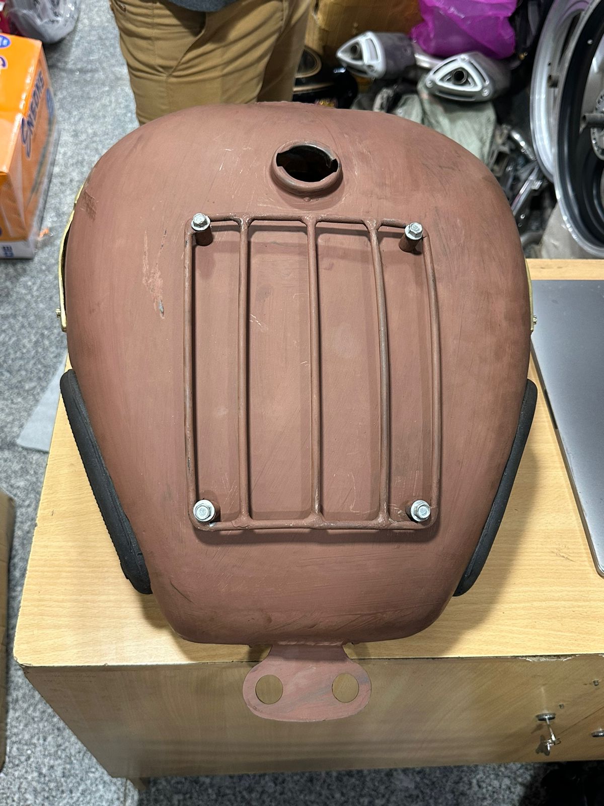 Vintage style g2 model Royal enfield tank 18 to 20 litters for classic electra standard with brass monogram knee pad and grill