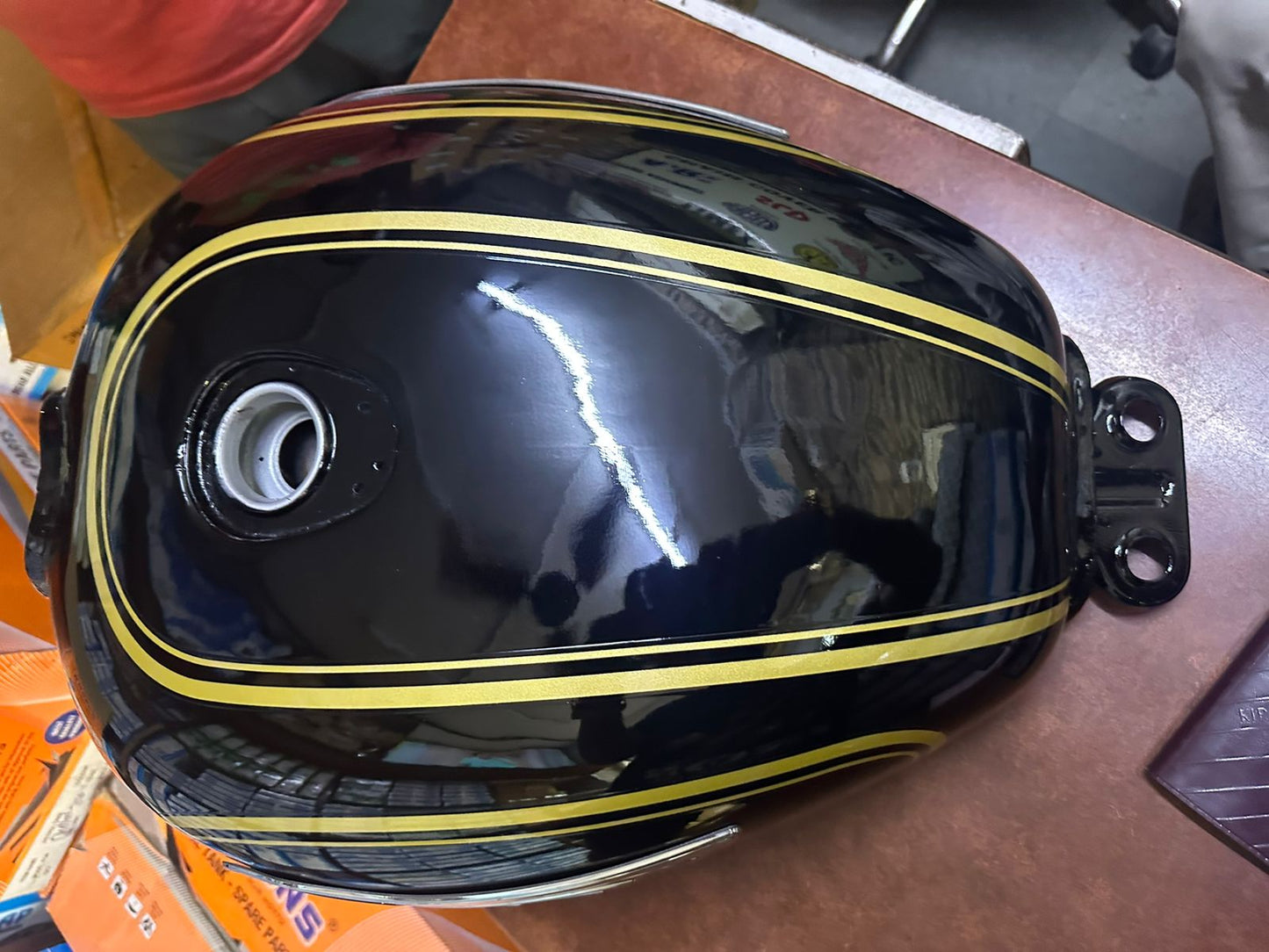 Royal enfield standard tank for bs-3 and bs-4 with linning and sticker.