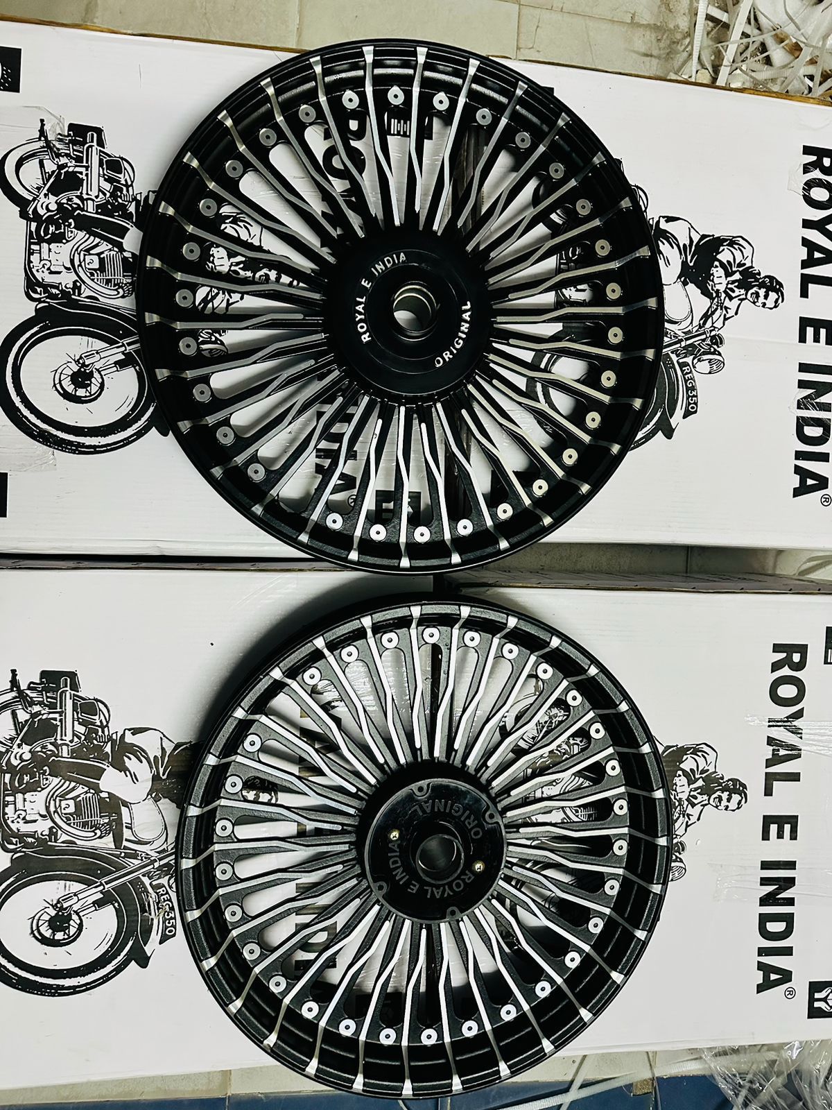 ROYAL E INDIA 30 Spokes Alloy Wheel set for classic single disc.