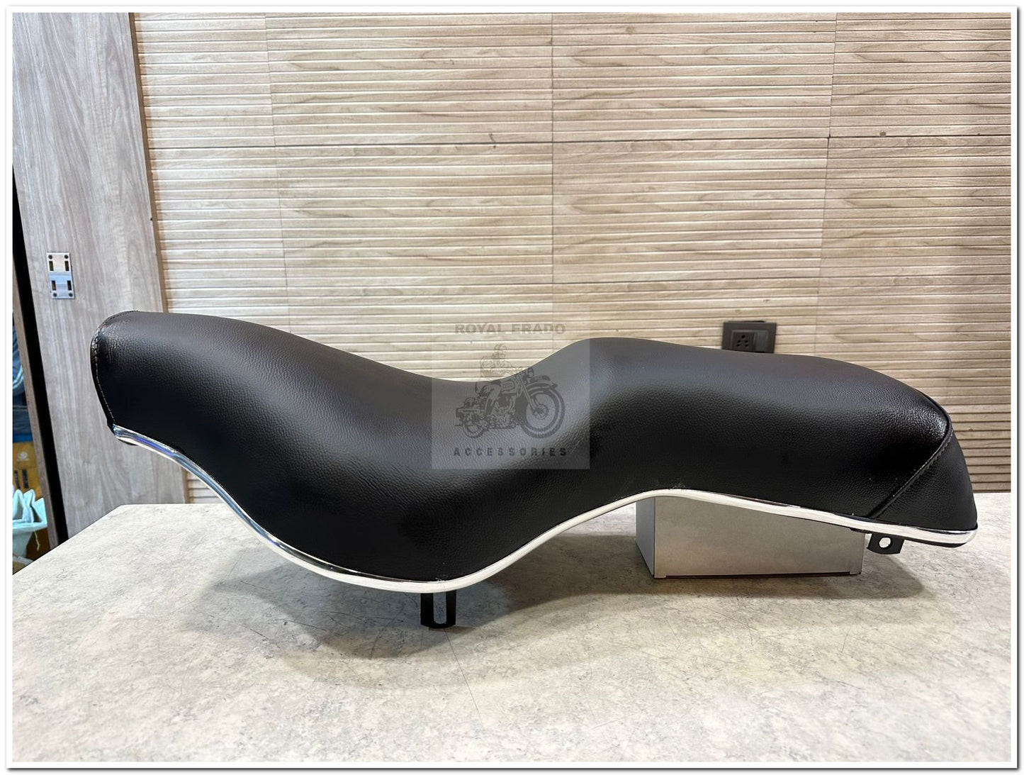 Royal enfield standard battalion reborn classic seat in black