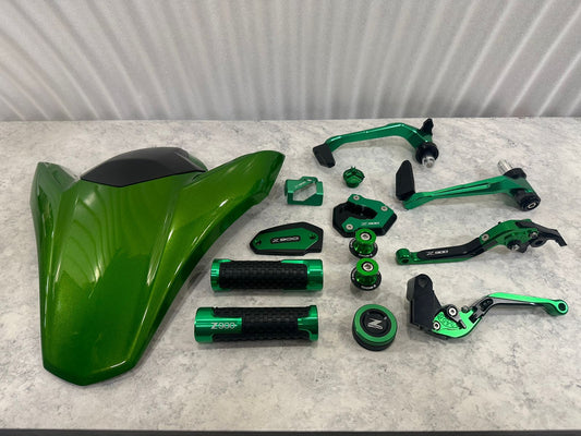 Combo of Kawasaki Z900 Accessories Rear Seat Cowl ,engine oil cap bolt , Lever Clutch, Handle Grip,hand guard / lever guard Front and Rear Brake Fluid Cover, Disc Oil Cap, Bike Side Stand Extender with Z900 Logo Complete 10 Items (Green)