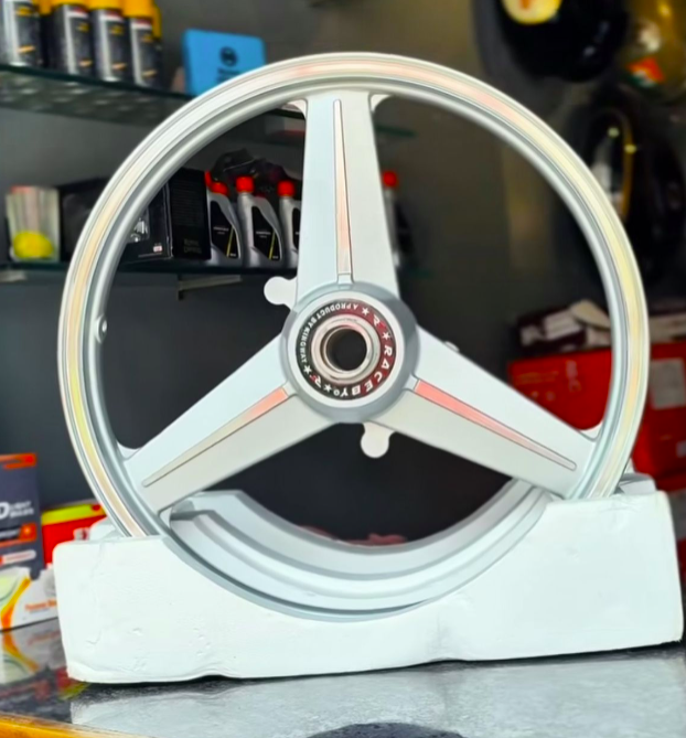 Kingway / Raceby Mercedes diamond Royal Enfield alloy wheel for reborn and standard new battalion Reborn Classic new standard Double disc.