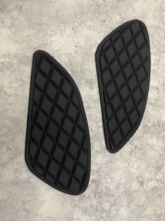 Knee pad rubber for Royal Enfield classic Electra standard interceptor 650 continental gt.