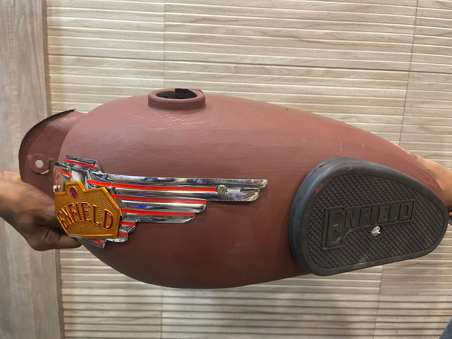 18 to 20 litter tank with vintage enfield tank monogram and knee pad  for royal enfield old model g2 standard electra n classic