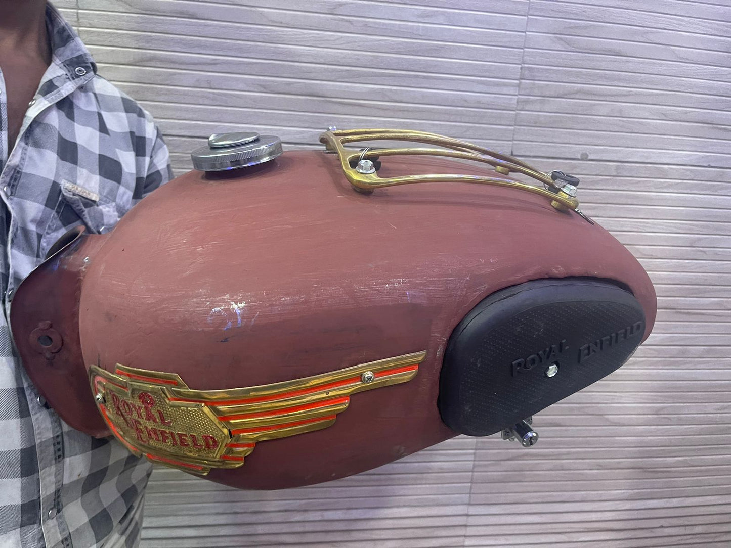 18 to 20 litters tank vintage old g2 style with brass tank monogram annd grill and knee pad for royal enfield classic electra standard