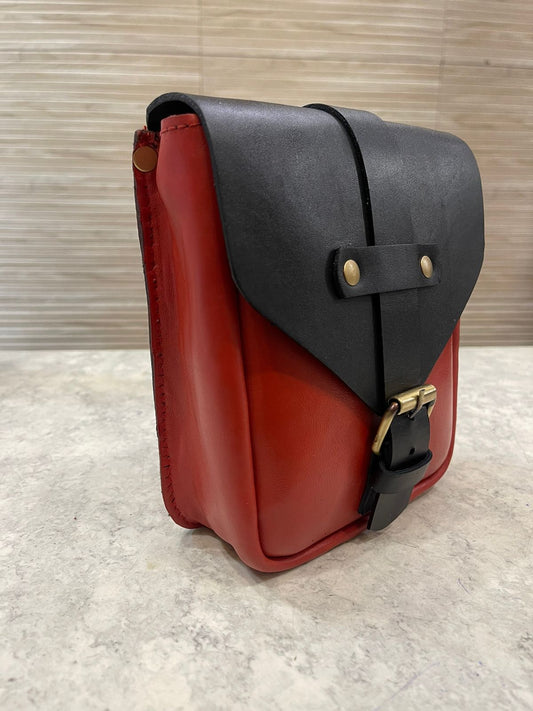 Universal Tank bag in red and black leather with magnet for Royal Enfield reborn classic electra standard meteor supper meteor hunter jawa perak jawa  bobber