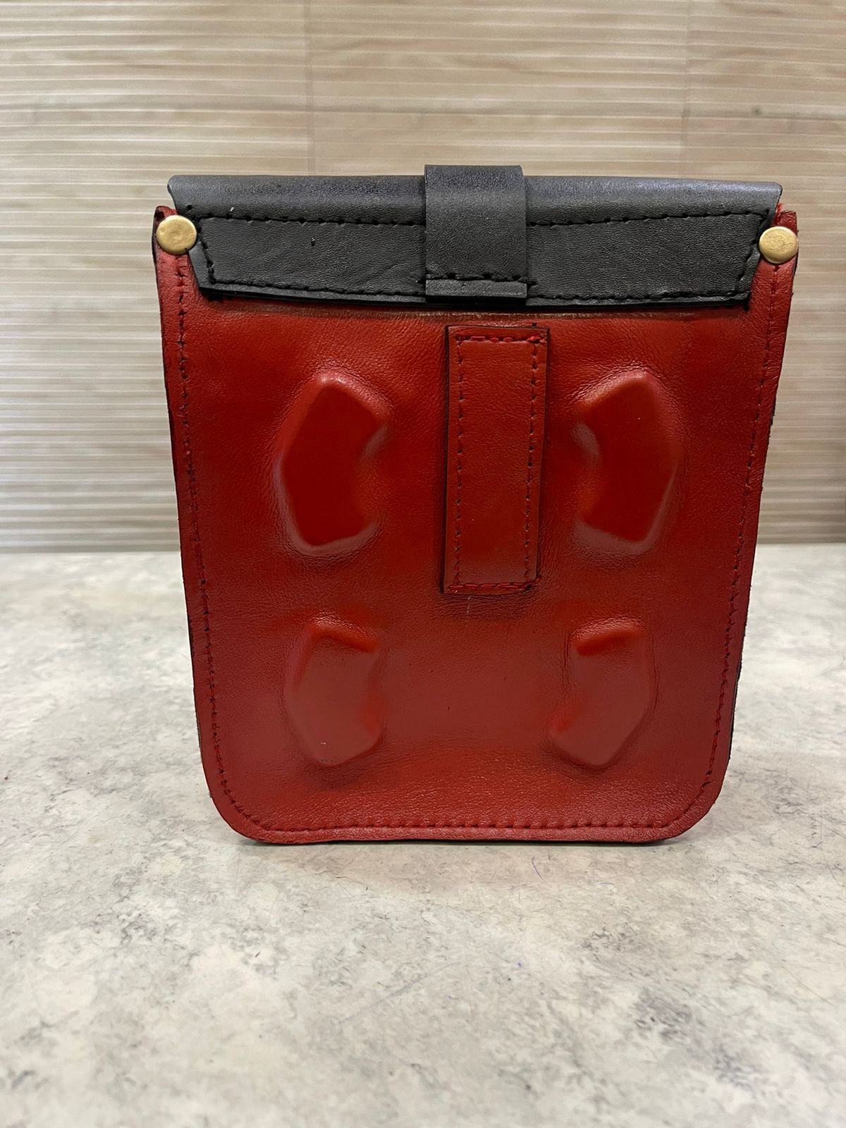 Universal Tank bag in red and black leather with magnet for Royal Enfield reborn classic electra standard meteor supper meteor hunter jawa perak jawa  bobber