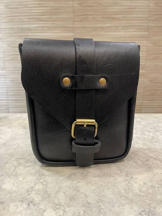 Universal Tank bag in black leather with magnet for Royal Enfield reborn classic electra standard meteor supper meteor hunter jawa perak jawa  bobber