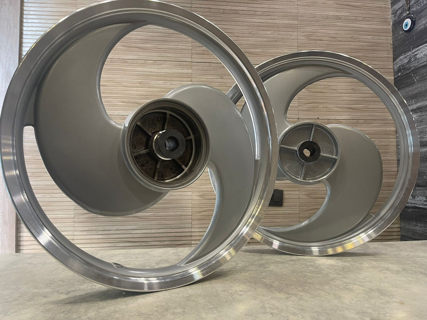 MAI PARADO Splendor alloy wheel 2 spoke S alloy wheel broad S alloy wheel for new model splendor big drum silver color