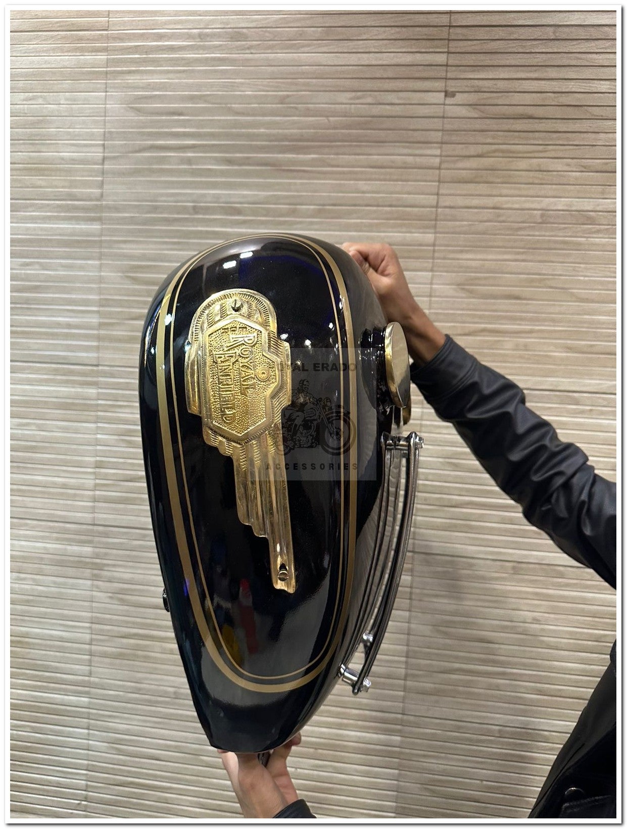 Royal enfield classic electra standard vintage g2 1962 old model bullet 350 big size 18 to 20 litter tank with brass double tank cap and brass tank monogram and chrome grill black painted