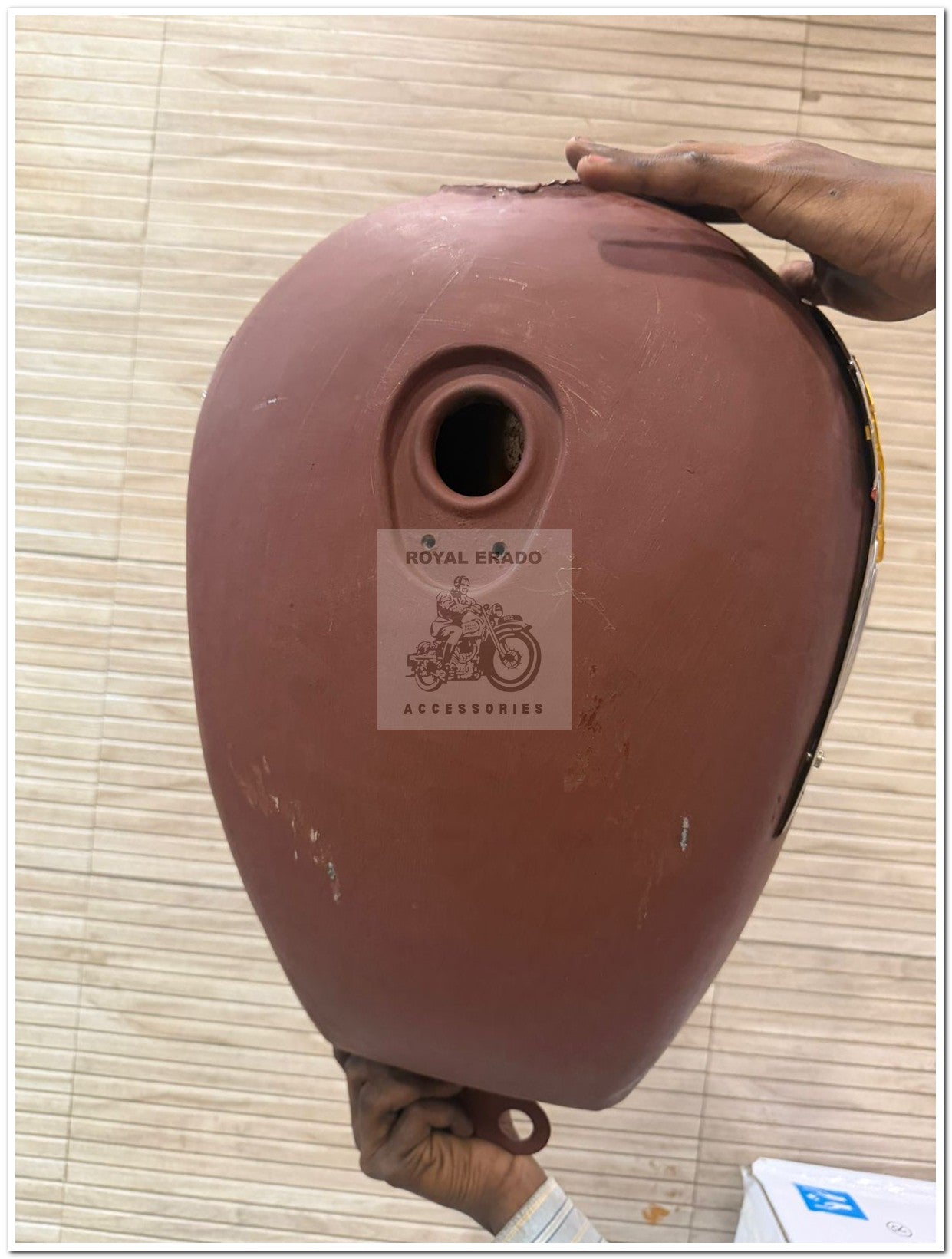 Royal Enfield tank for Classic Electra Standard BS-3 BS-4 in 14 liters with tank monogram to give old model vintage g2 1962 old model bullet 350 cast iron engine CI engine look to bike