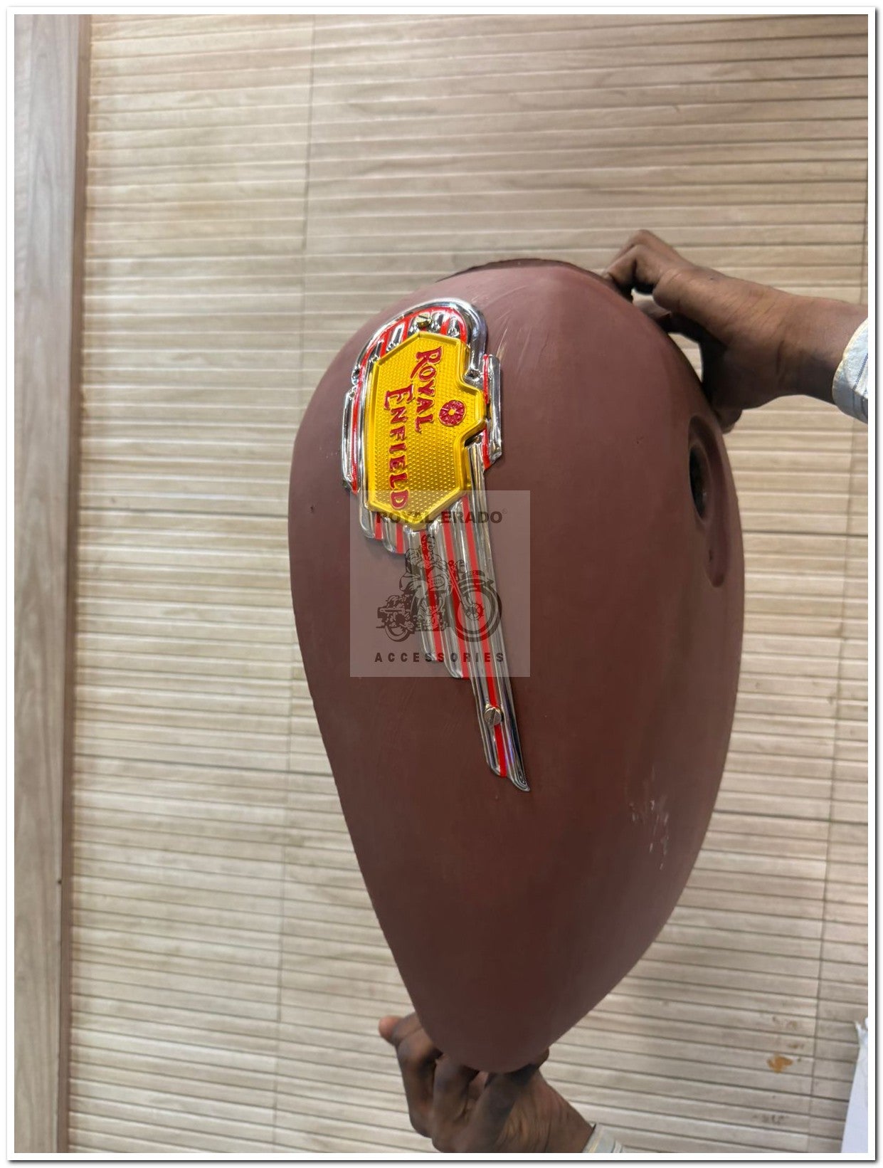 Royal Enfield tank for Classic Electra Standard BS-3 BS-4 in 14 liters with tank monogram to give old model vintage g2 1962 old model bullet 350 cast iron engine CI engine look to bike