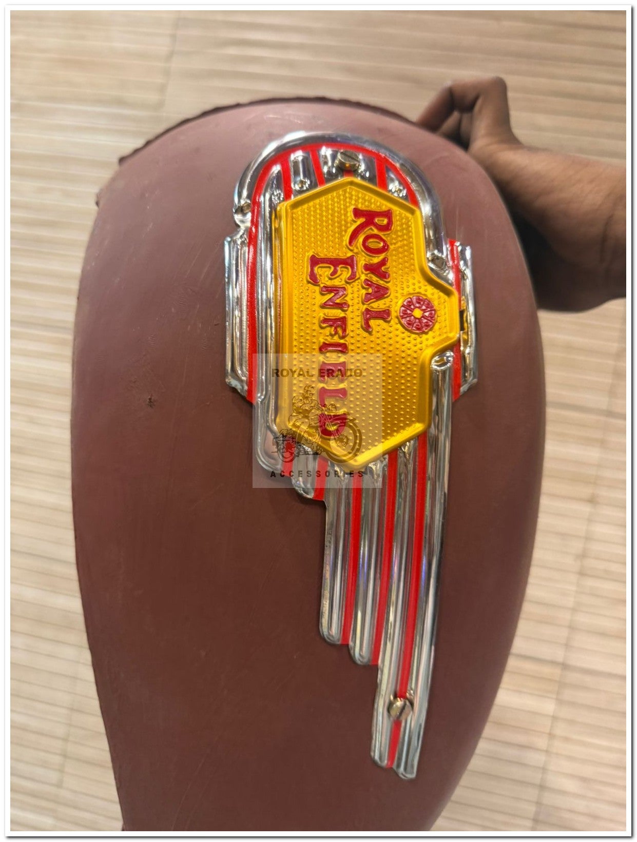 Royal Enfield tank for Classic Electra Standard BS-3 BS-4 in 14 liters with tank monogram to give old model vintage g2 1962 old model bullet 350 cast iron engine CI engine look to bike