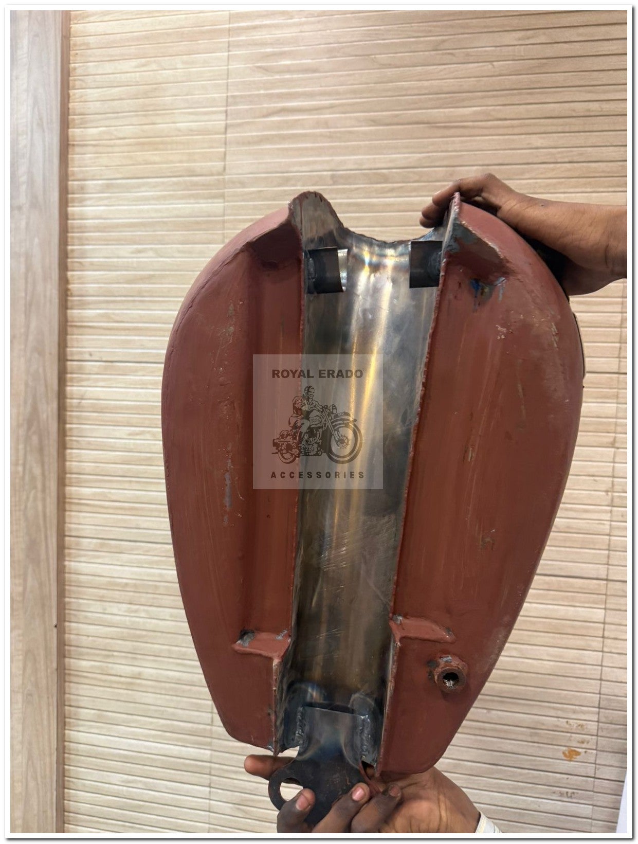 Royal Enfield tank for Classic Electra Standard BS-3 BS-4 in 14 liters with tank monogram to give old model vintage g2 1962 old model bullet 350 cast iron engine CI engine look to bike